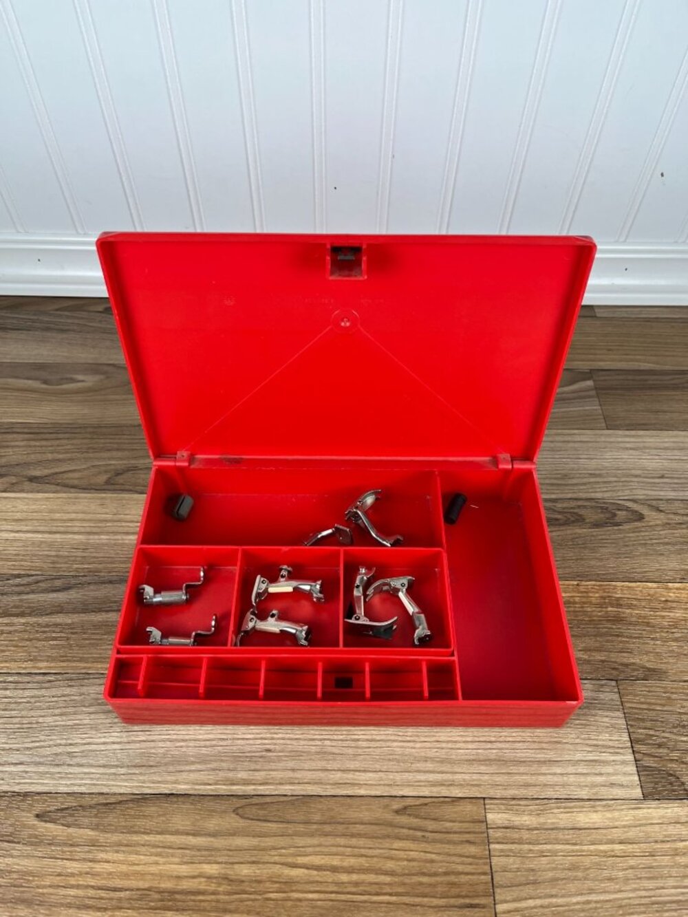 Bernina 830 807 Sewing Machine Red Box Accessories Feet Bobbins Bobbin Case